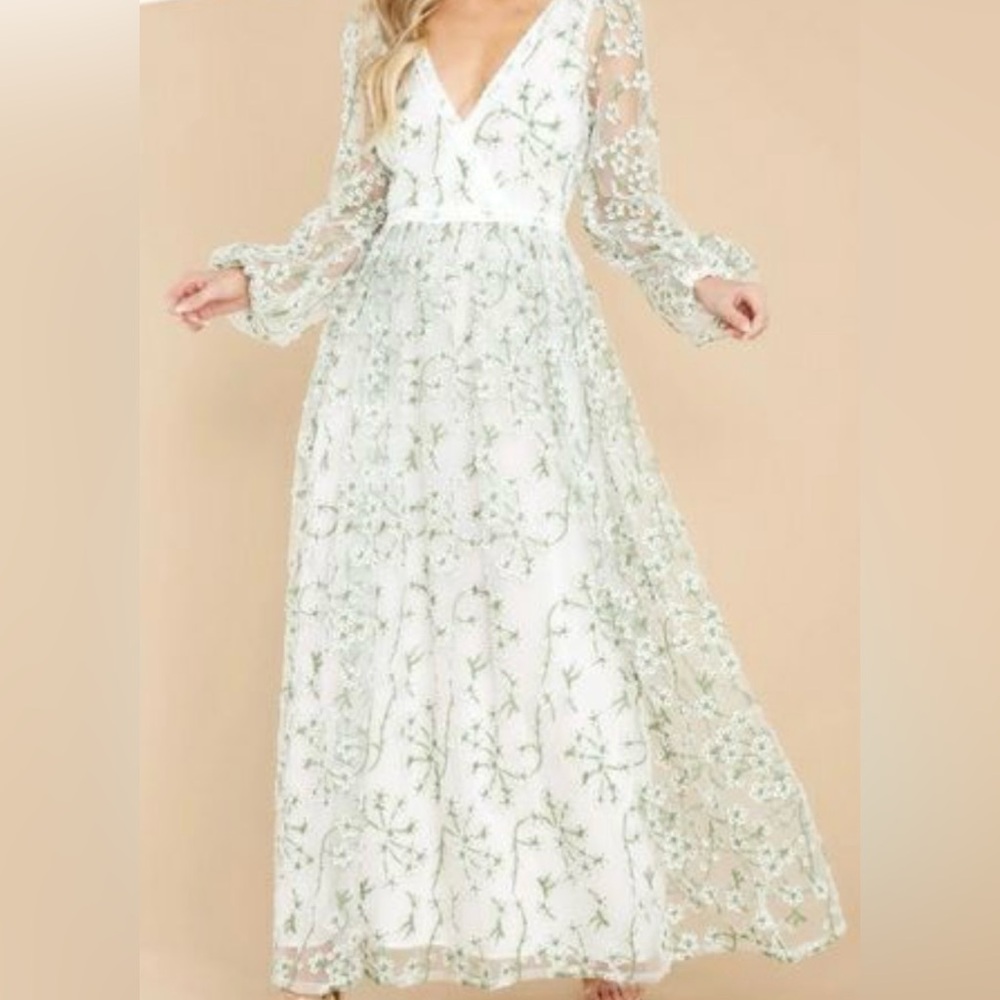 Ever After Beautiful embroidered maxi dress!size Small. Worn once!